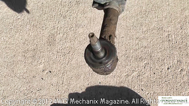 Quick disassembly of tie-rod for access to differential